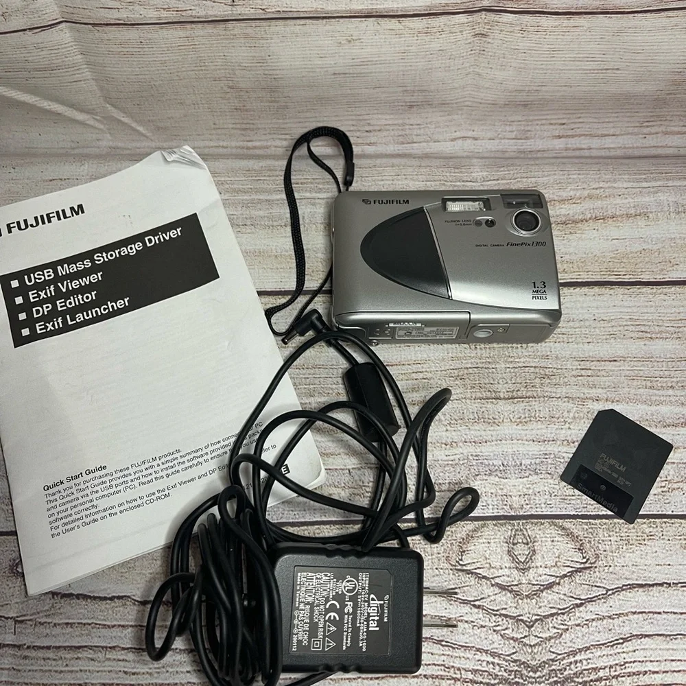 FUJIFILM FinePix 1300 - Digital Camera - 1.3 MEGA PIXELS - Part Repair